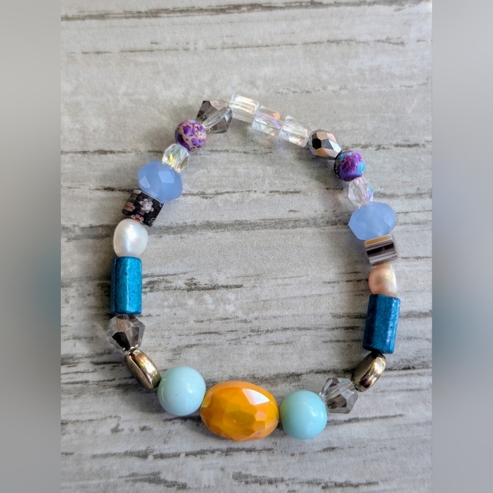 Handmade multicolor beaded stretch bracelet